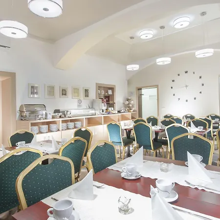 Hotel Lunik 3*