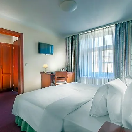 Hotel Lunik 3*