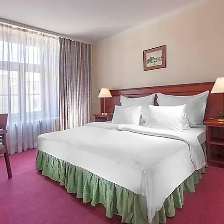 Hotel Lunik 3*
