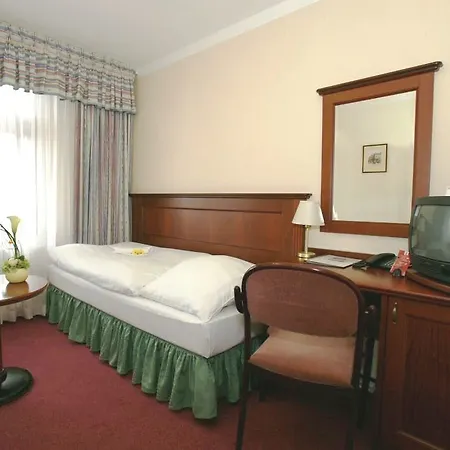 ホテル ルーニック 3*