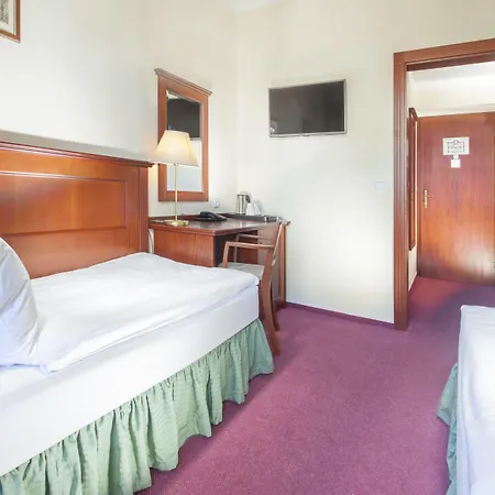 Hotel Lunik 3*
