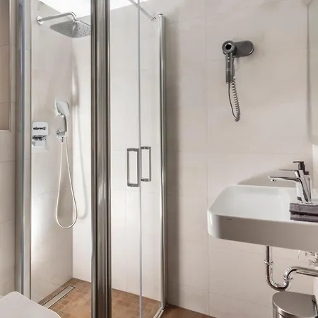 Hotel Lunik 3*